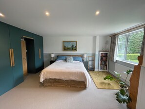 Master bedroom with south facing windows. En suite. 