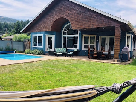 Covered outdoor patio