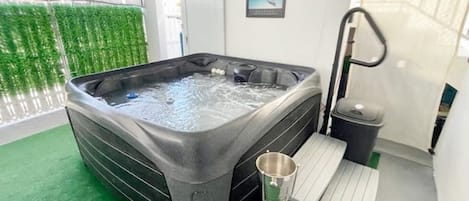 Indoor spa tub