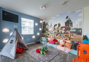 Flooring, Room, Indoors, Living Room, Building