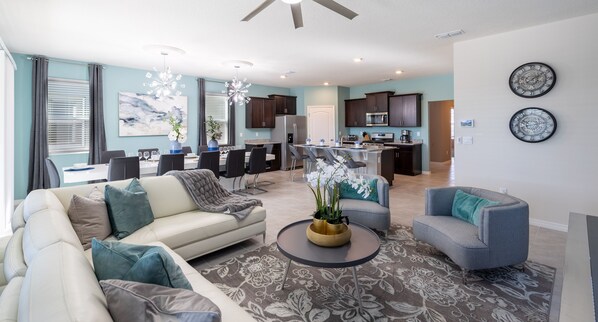 Living Room, Room, Indoors, Furniture, Couch