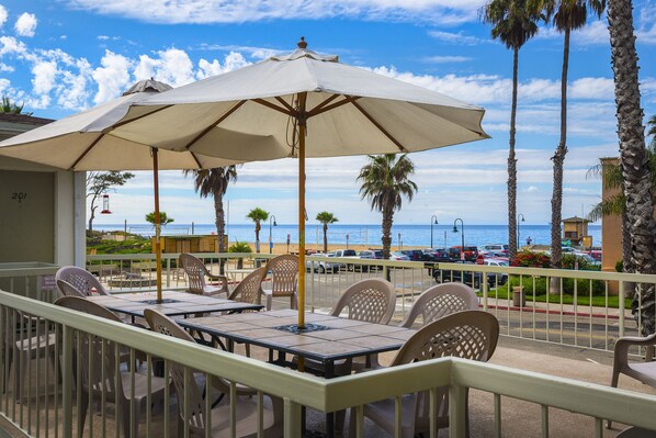 Best view in Carpinteria! Great views of the ocean!!
