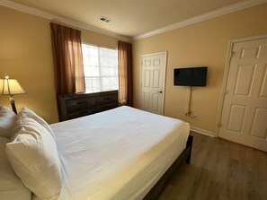 Screen, Indoors, Lamp, TV, Bed