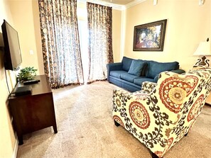 Living Room, Furniture, Indoors, Screen, Couch
