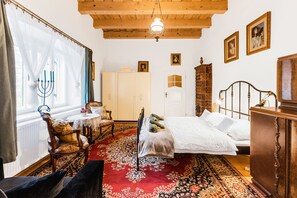 Bedroom with table – Soví dom apartment 2