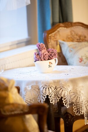 Table – Soví dom apartment 2