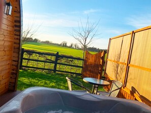 Hot Tub / whirlpool bath (Outdoor)