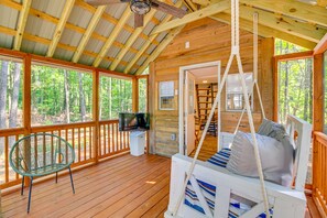 Screened Porch | Smart TV