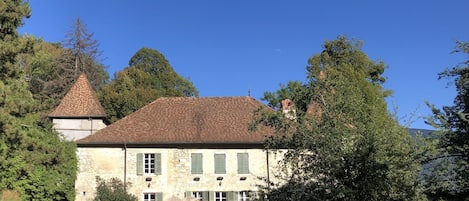 Domaine du Très-Haut - Château de Monatnges