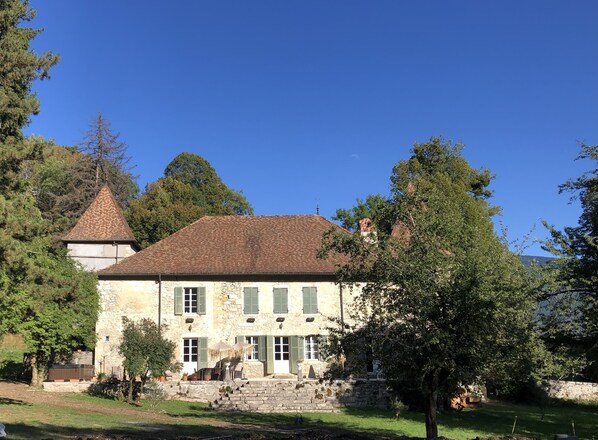 Domaine du Très-Haut - Château de Monatnges