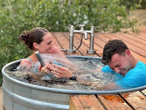 Outdoor spa tub