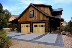SEPARATE PARKING SPACE FOR CASITA (FAR RIGHT) AND PRIVATE ENTRANCE TO ABOVE GARAGE CASITA.