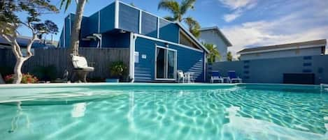 R&R time poolside at the Leucadia Beach Grotto!