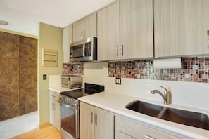 Kitchen (1)