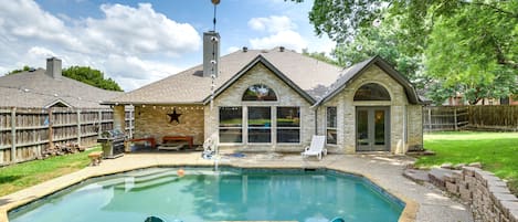 Flower Mound Vacation Rental | 4BR | 2.5BA | 1 Step Required | 2,400 Sq Ft