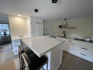Full Kitchen, Island and Desk area