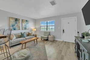 Callie says " My boyfriend and I had the best time! This cozy Airbnb had everything we needed and more. Short walk to the beach and restaurants and everyone was so nice. We will for sure be returning again!!" 