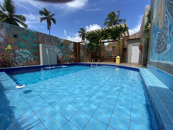 Piscina com cascata
