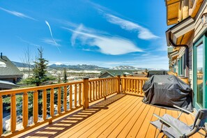 Balcony | Gas Grill | Mountain Views