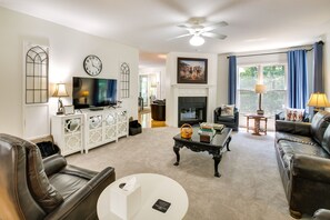 Living Room | Central A/C | In-Unit Laundry | 16 Mi to Downtown Hot Springs