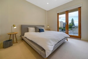 Elite Accommodation, Aria House, Henley Beach, Family Home, Pet Friendly, Rental, Beach, Garaging (2)