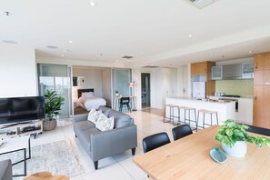 Open plan living - large lighted filled space