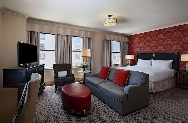 Queen-sized bed! Exact unit will be assigned upon arrival. Views, colors and decor may vary.