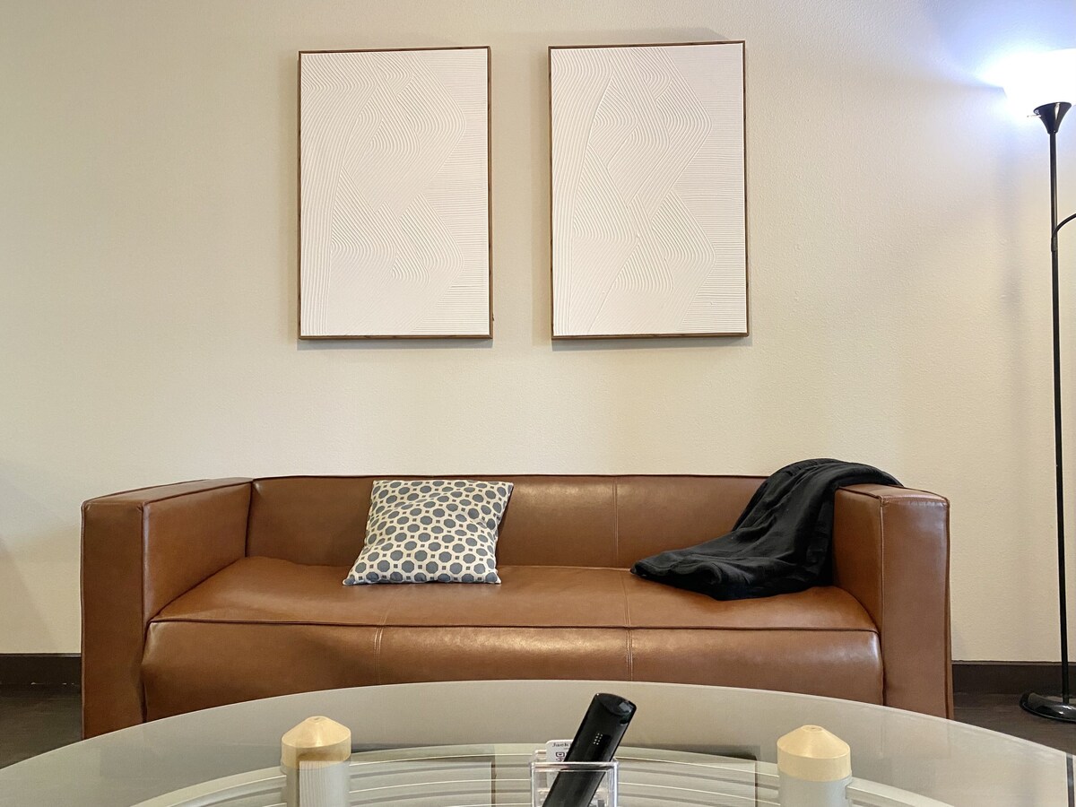 Chic and cozy unit in West Hollywood