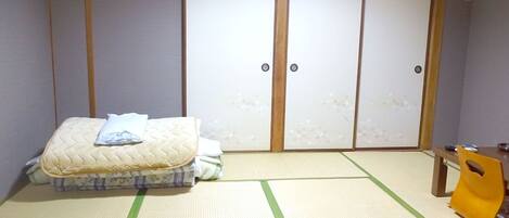 Japanese style room 8 tatami mats