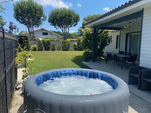 Baignoire à remous extérieure