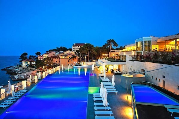 Holiday Home Swimming Pool