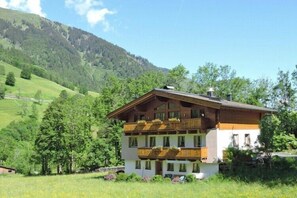 Außenseite Ferienhaus [Sommer]