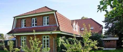 Außenseite Ferienhaus [Sommer]