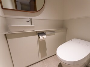 [2 double bedroom] Toilet with hot water washing function