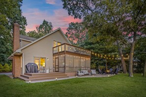 Welcome to Harbor View Haven- A luxurious getaway home with gorgeous views!