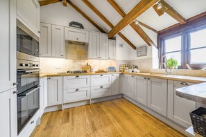 The Old Piggeries, Burton Bradstock: Well-equipped and bright kitchen