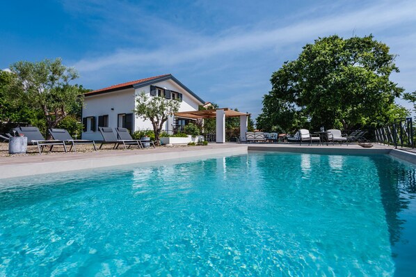 Swimming pool