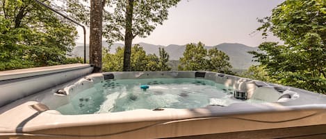 Hot Tub - Luxury hot tub looking at the mountain view