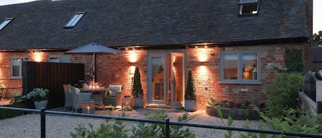 The exterior of Piglet's Hideaway, Cotswolds