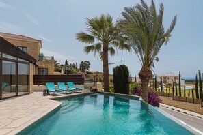 Sunset Villa, Palapafos Guartes Kouklia - Host & Stay