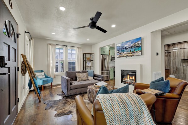 Gather around in the living room to enjoy each others company during your visit to the Southern Cham Haus in Fredericksburg!