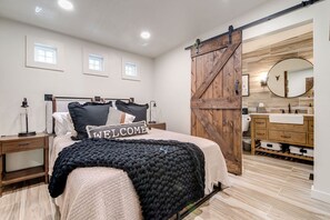 Large master with en-suite bathroom