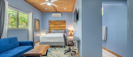 Comfy and cozy casita, perfect for solo travelers or couples!