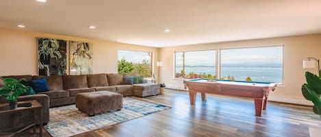 Upstairs living room 