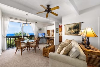 Kona Mansions#C211 2nd Floor, Beautiful unit/Ocean views & Air Conditioning