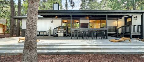 Pinetop Vacation Rental | 3BR | 2.5BA | 2 Steps Required | 3,062 Sq Ft