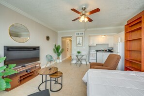 Studio | Queen Murphy Bed | Twin Futon | Central A/C | Smart TV