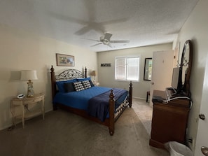 Middle bedroom