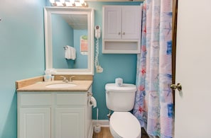 Atlantic Towers 612-print-016-081-Bathroom 1-4200x2761-300dpi