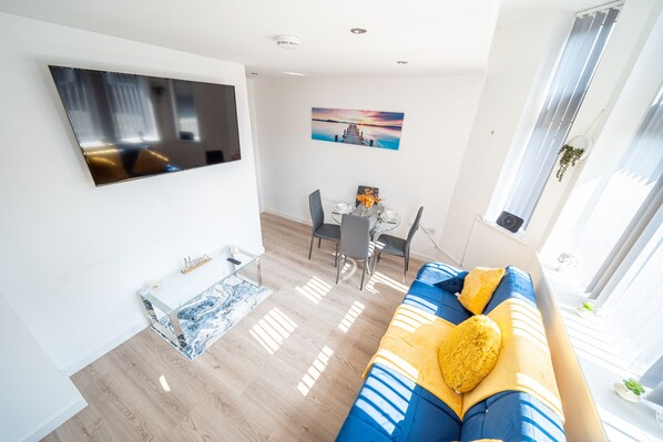 Living Room / Lounge